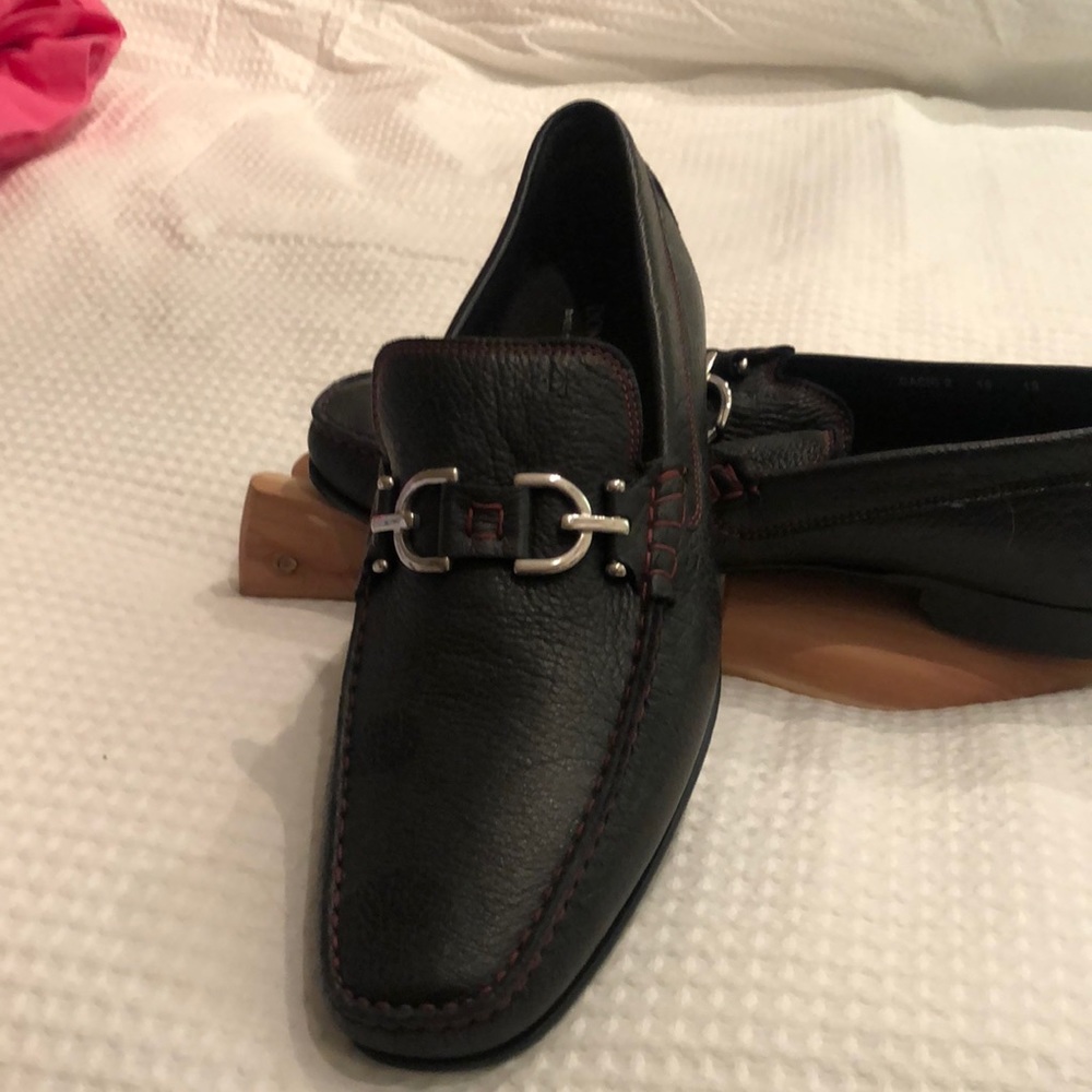 Donald Pliner Mens, NWT, size 13 all leather casual slip on shoes. Made in Italy